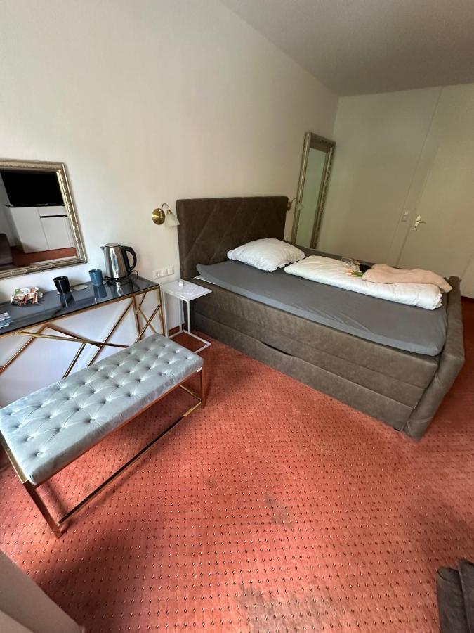 Pension Columbia Inkl. Fruehstueck Im Zentraum Бад-Глайхенберг Екстер'єр фото